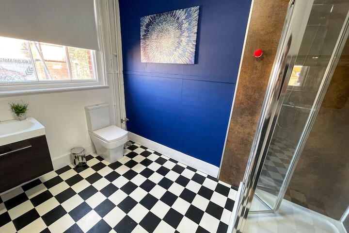 Room 35 of 46