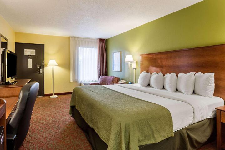 1 King Bed (5 of 9)