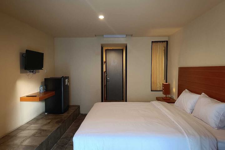 Room 2 of 12