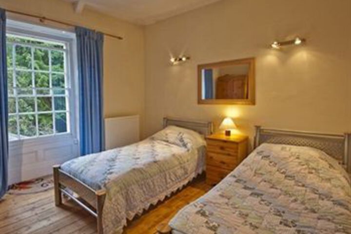 Room 7 of 10