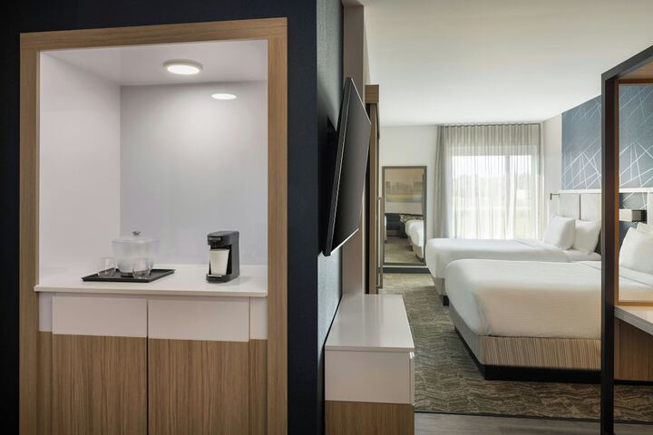 Room 10 of 32