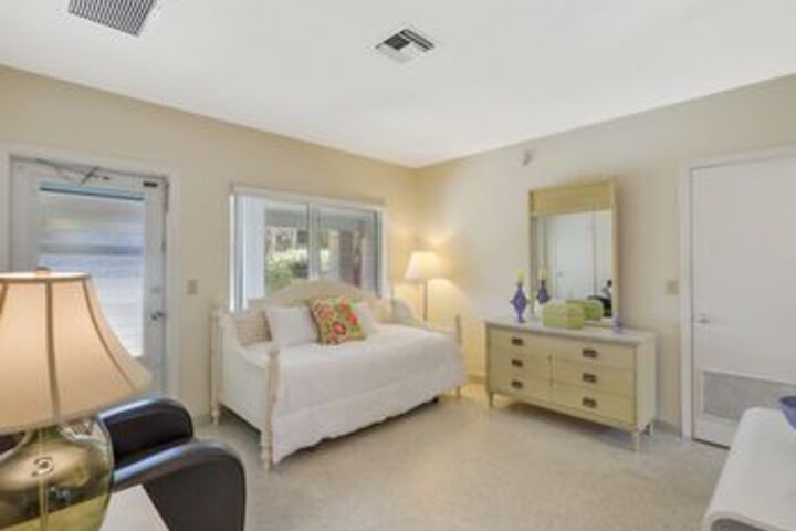 Room 14 of 60