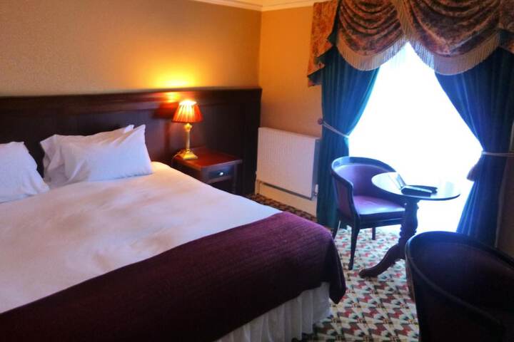 Room 9 of 48