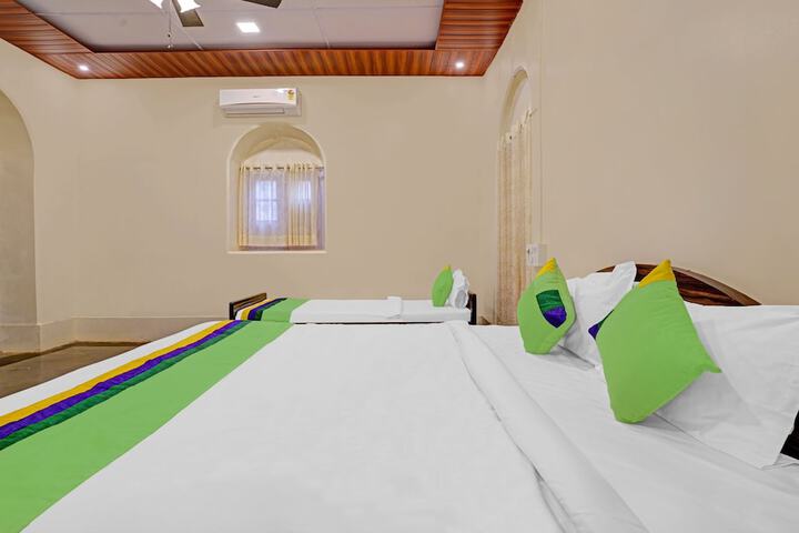 Room 12 of 52