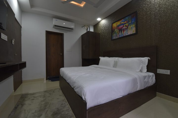 Room 16 of 33