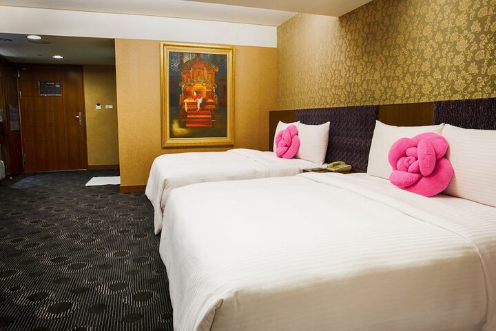 Room 4 of 38