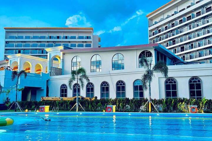 Pool 76 of 111