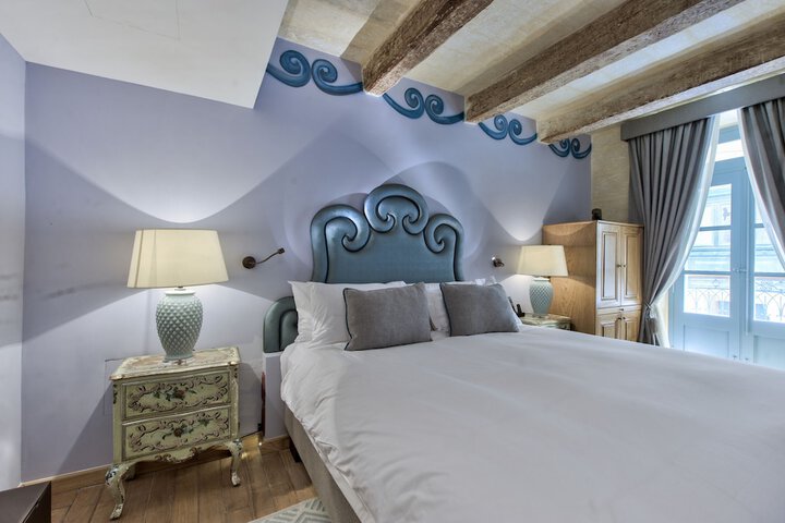 Room 6 of 70