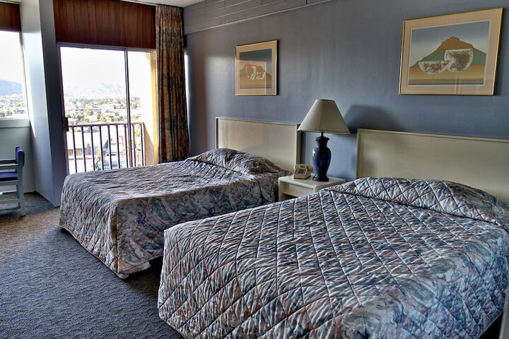 Room 6 of 37
