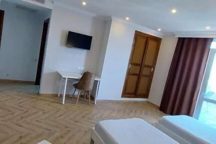Room 18 of 40