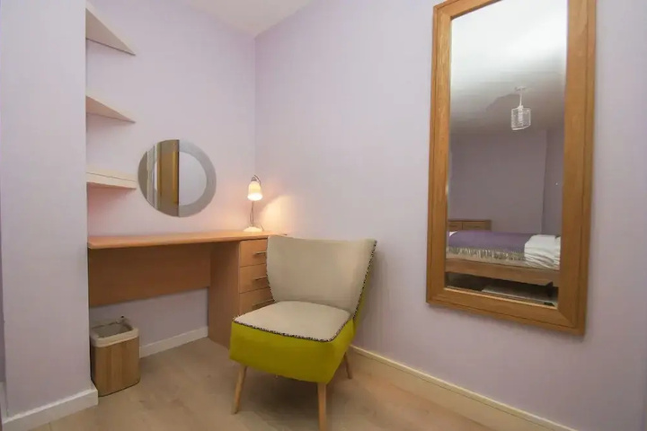 Room 8 of 11