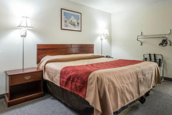Room 4 of 7