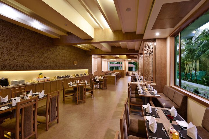Dining 33 of 49