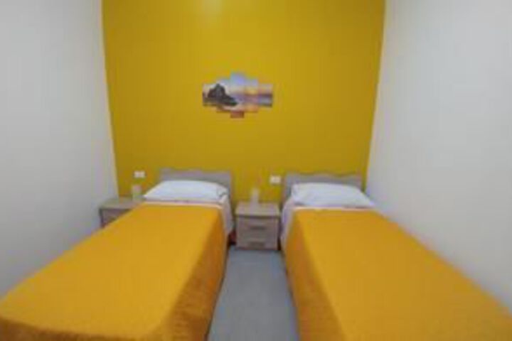Room 12 of 23