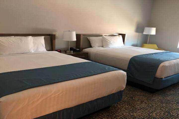 Standard 2 Queen Beds Mountain View (5 of 6)
