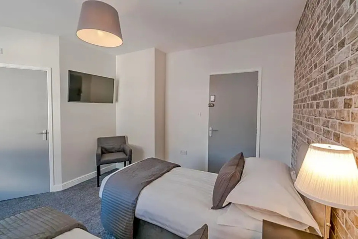 Room 5 of 15