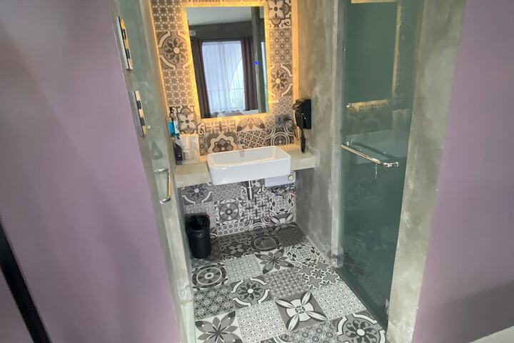 Room 48 of 69