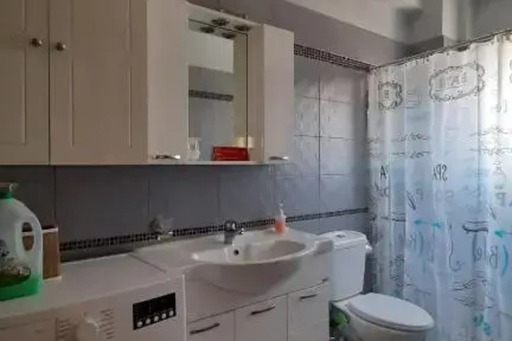 Room 7 of 12