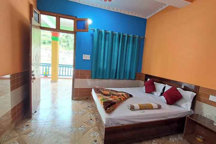 Room 5 of 28