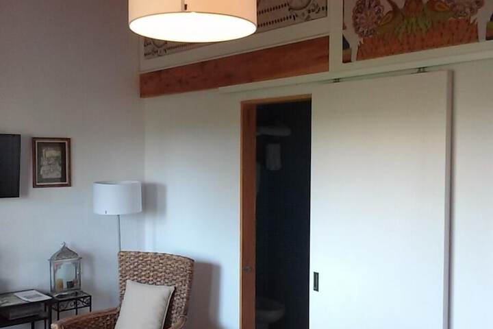 Room 10 of 12