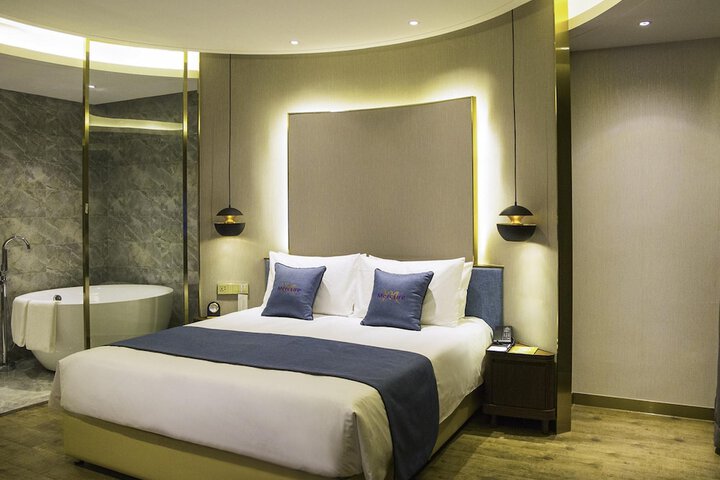 Room 8 of 44