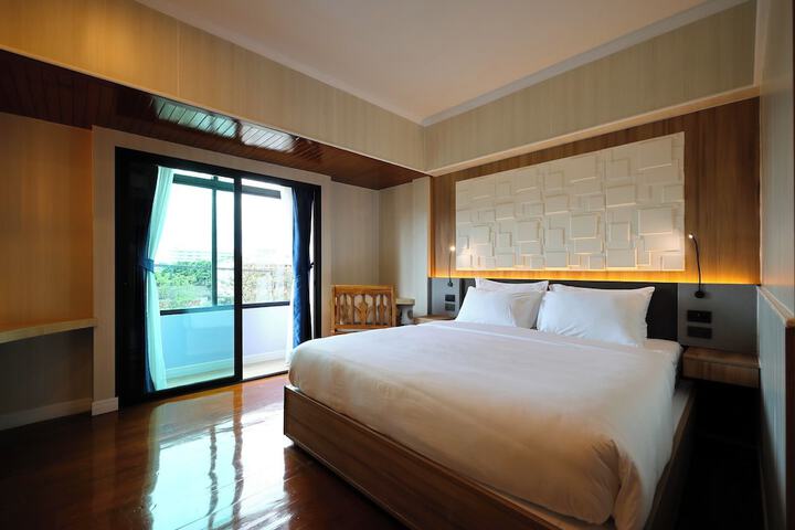 Room 35 of 86