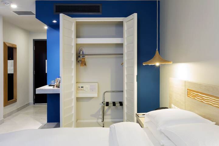 Room 9 of 67