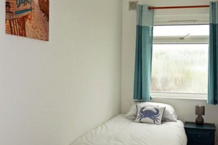 Room 17 of 28