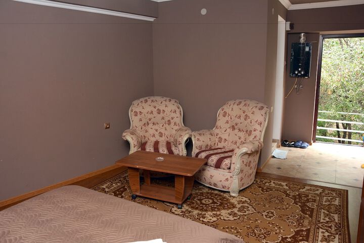 Room 12 of 18