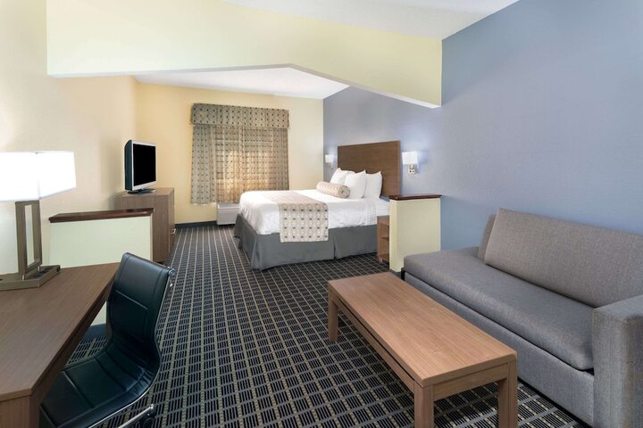 1 King Bed (8 of 10)