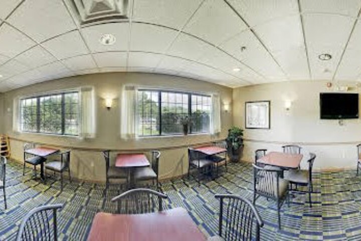  Red Carpet Inn 18