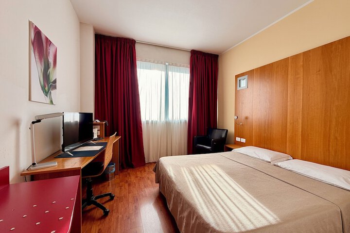 Room 12 of 38