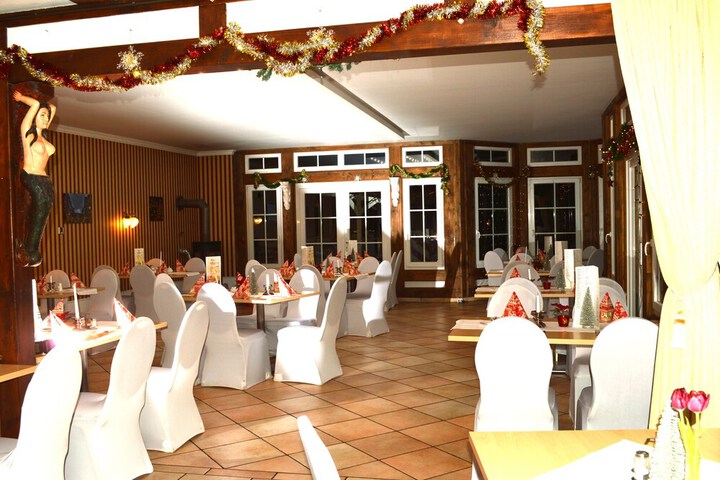 Ballroom/Hall 46 of 64
