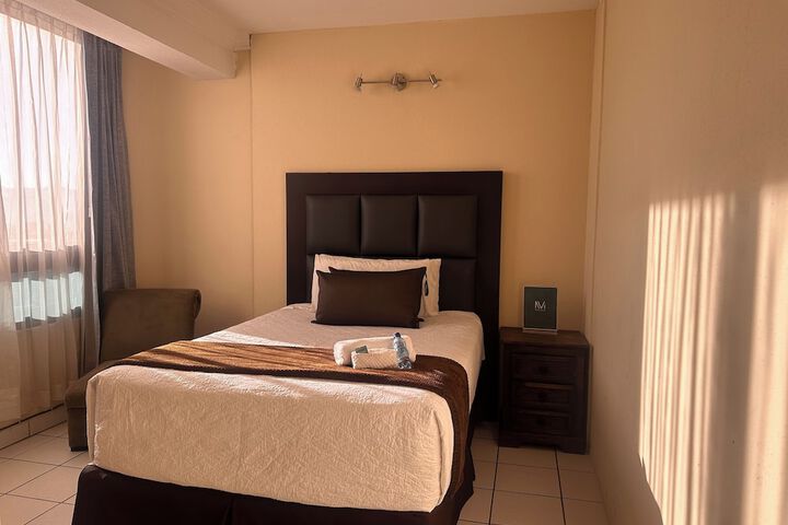Room 8 of 18