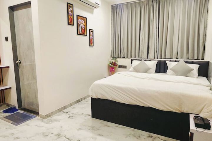 Room 5 of 11