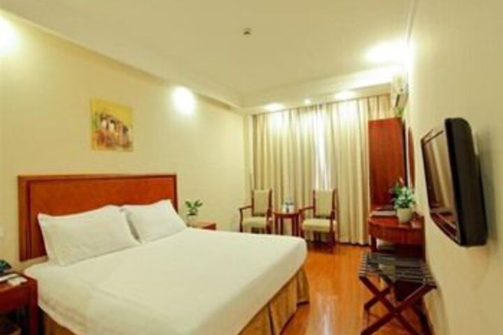 Room 7 of 35