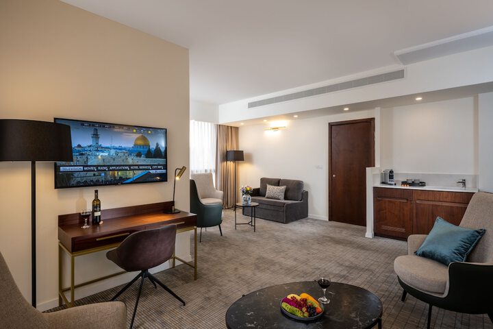Room 21 of 82
