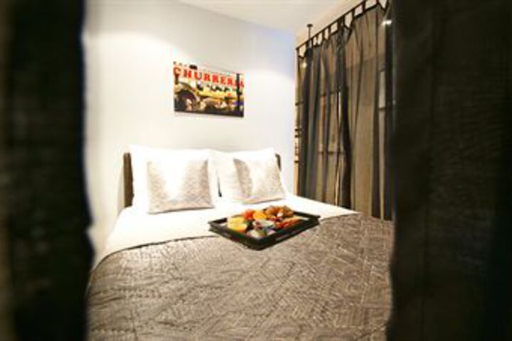 Room 8 of 18