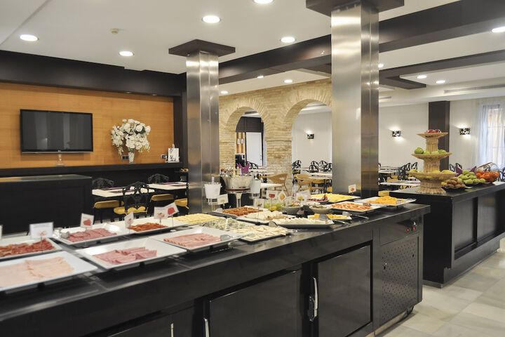 Dining 66 of 82