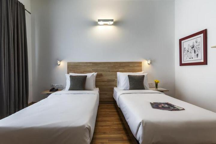 Room 7 of 8
