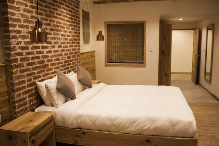 Room 4 of 49
