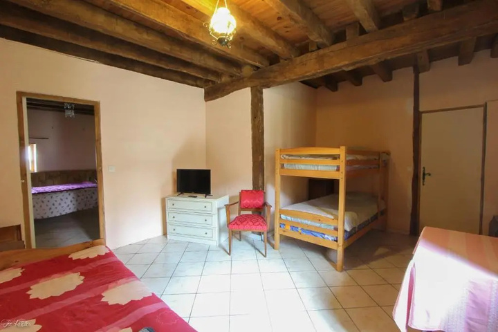 Room 5 of 9