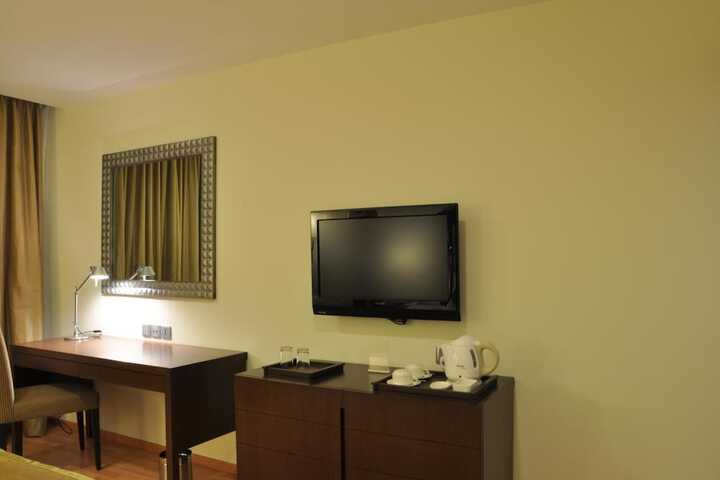 Room 9 of 27