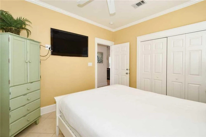 Room 5 of 17