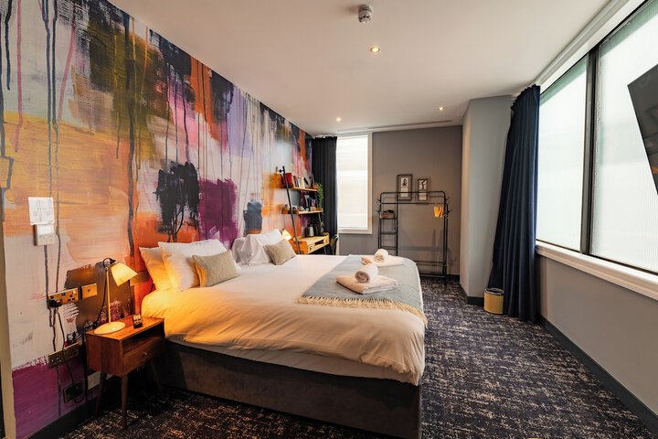 Room 42 of 144