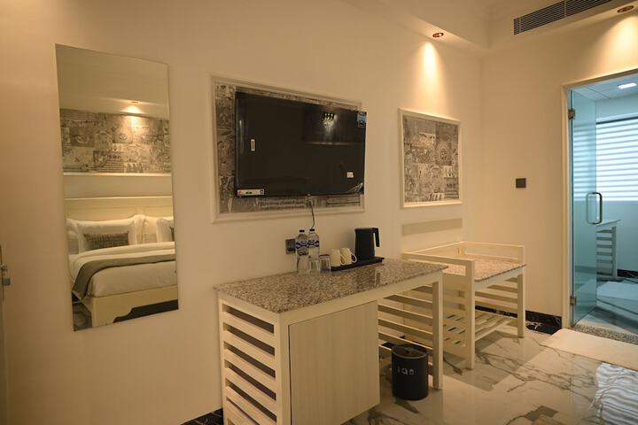 Room 13 of 37