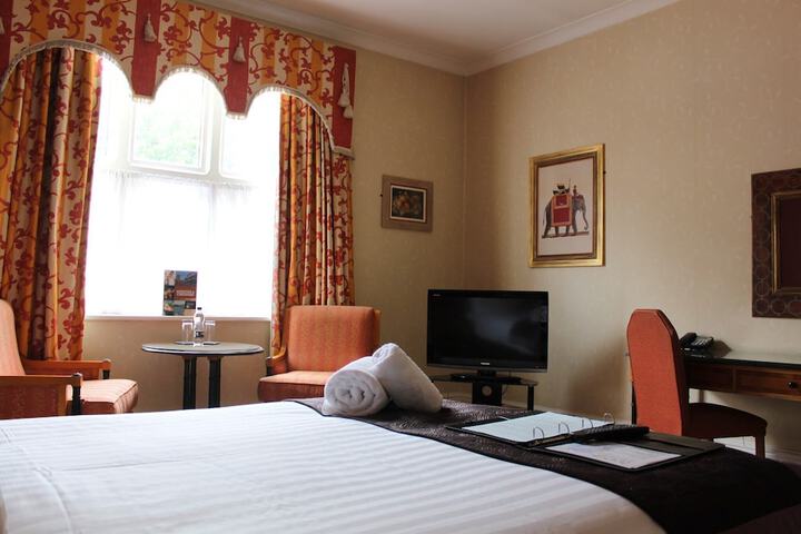 Room 33 of 62