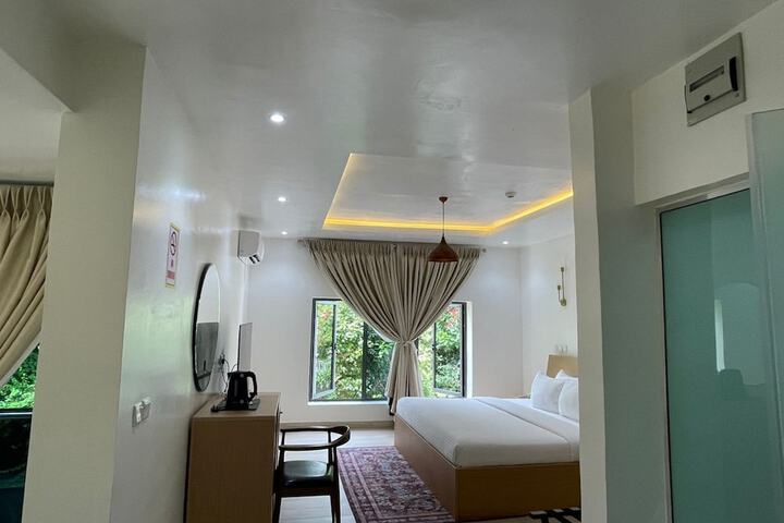 Room 13 of 40