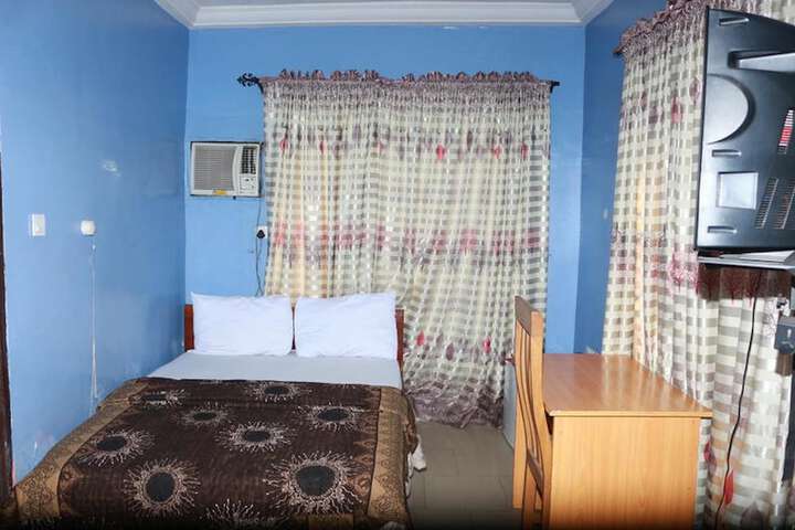 Room 16 of 24