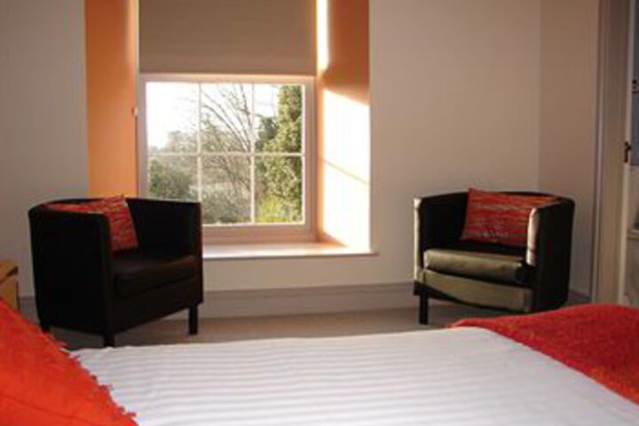 Room 9 of 16
